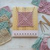Tabla bloqueador Granny Square & Muestras + Borlas Sweetulasi - Imagen 8