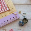 Tabla bloqueador Granny Square & Muestras + Borlas Sweetulasi - Imagen 9
