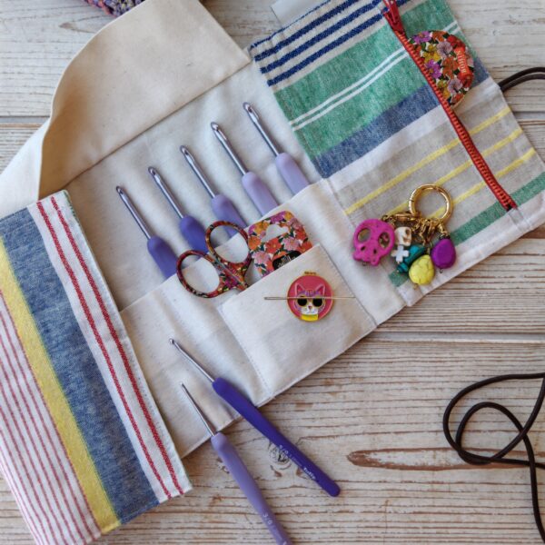 Estuche Enrollable para Ganchillos o Agujas