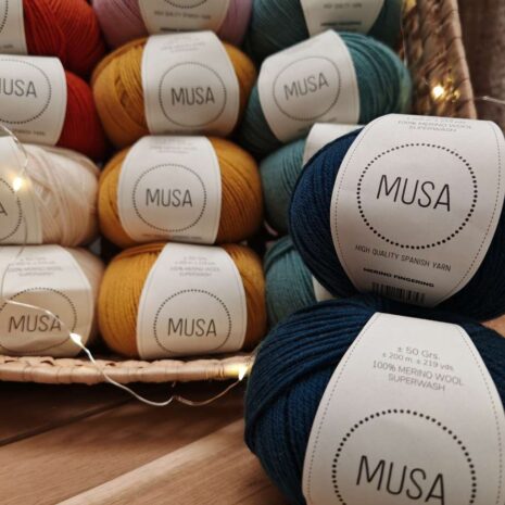 Lote Lana Merino Fingering Musa (regalo patrón pdf estola Piccolina)