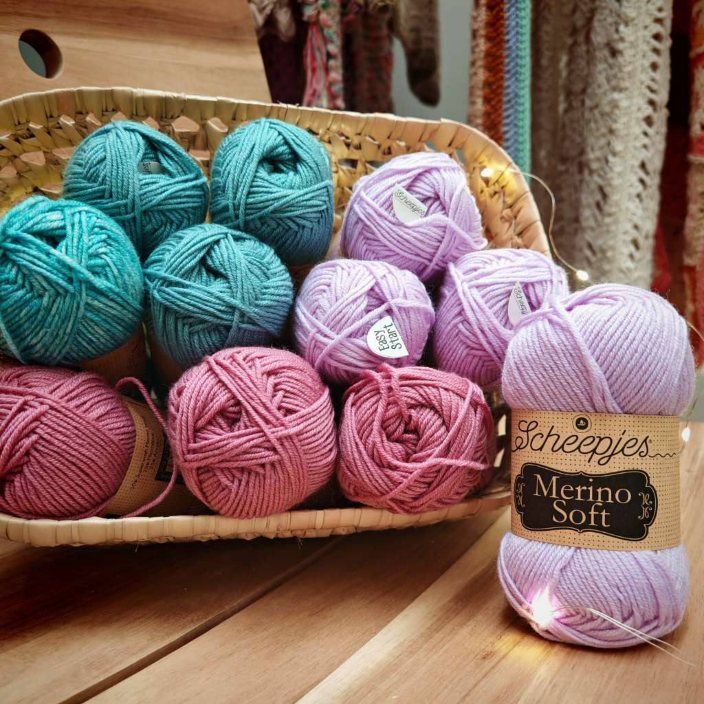 Lote Lana merino soft Scheepjes (patrón de regalo pdf Chal & Mitones Vintage)